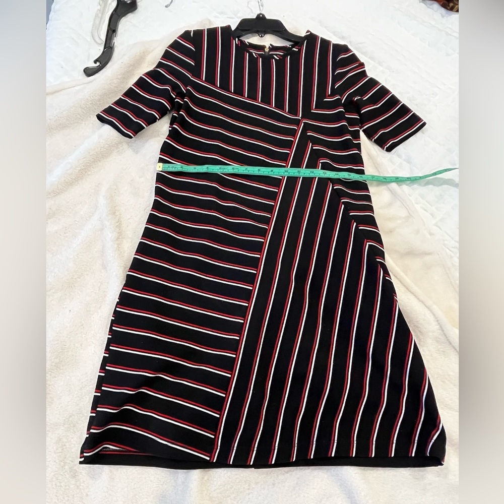 Beautiful Woman’s 3 color dress with pockets